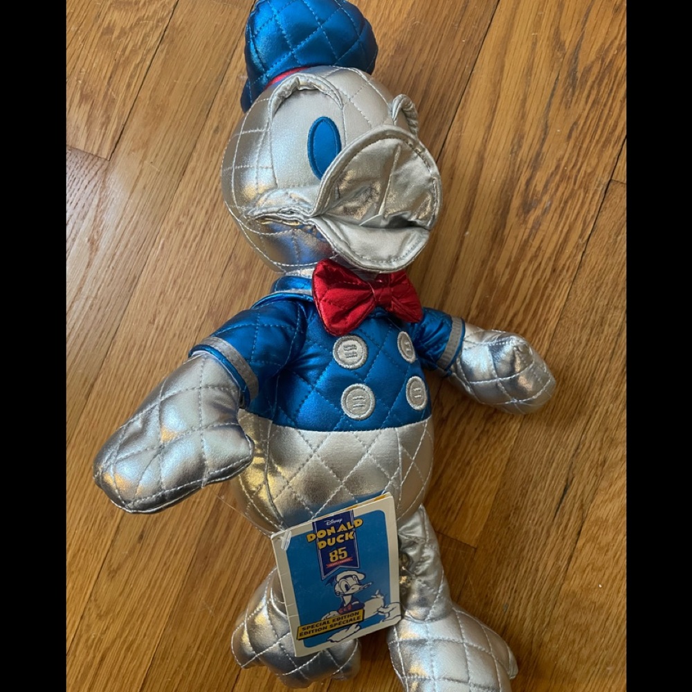 NWT Special Edition 85 Years Donald Duck